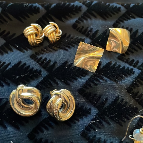 Collection of vintage post and french wire earrings. All costume. All pretty!! - Picture 4 of 7